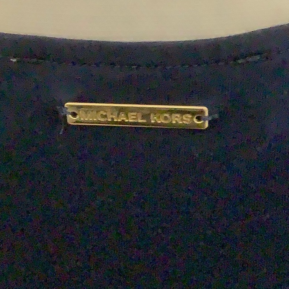 🦋MICHAEL MK navy S/S top, size Medium - Picture 5 of 7